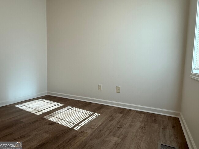 Building Photo - 160 2nd St