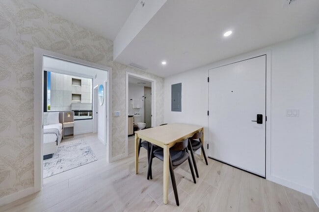 Building Photo - 225 N Miami Ave