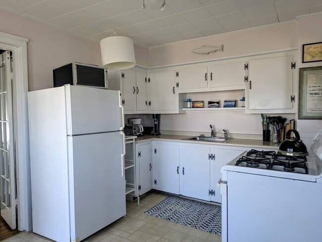 Building Photo - 12 Cove Rd