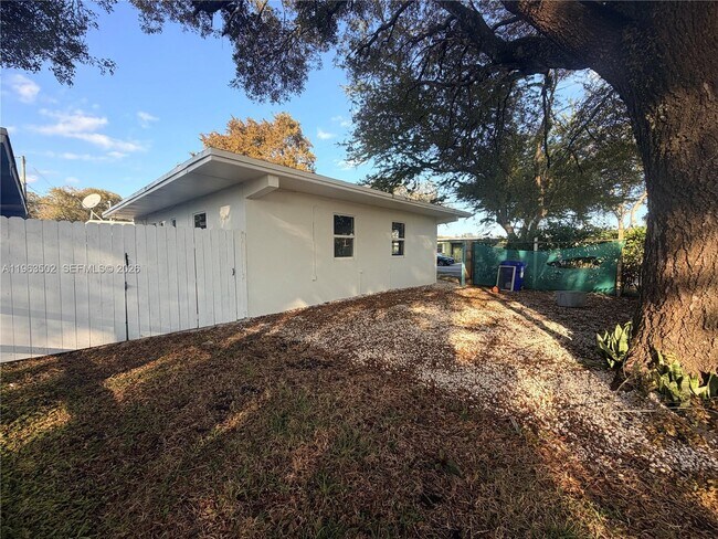 Building Photo - 301 NW 12th Ave