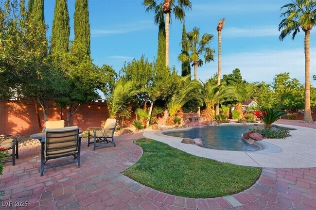 Building Photo - 8570 Country Home Cir