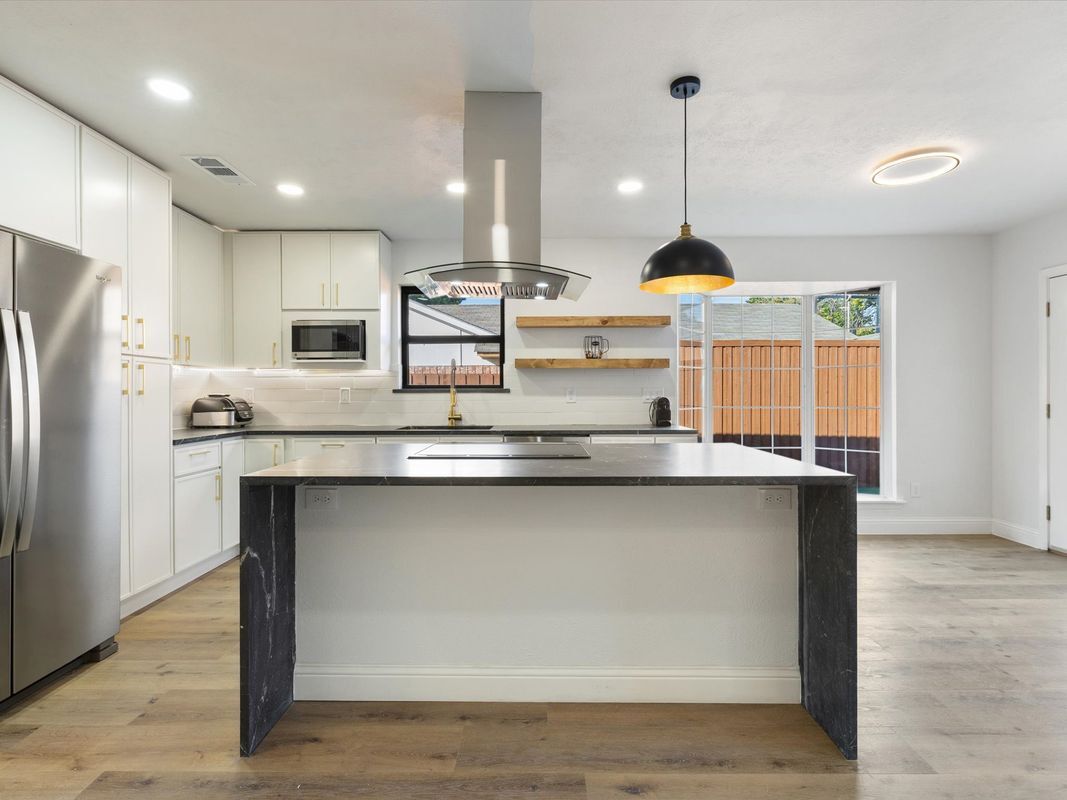 Building Photo - 3404 Newkirk Dr