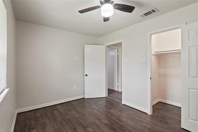 Building Photo - 1622 Hollow Hook Rd