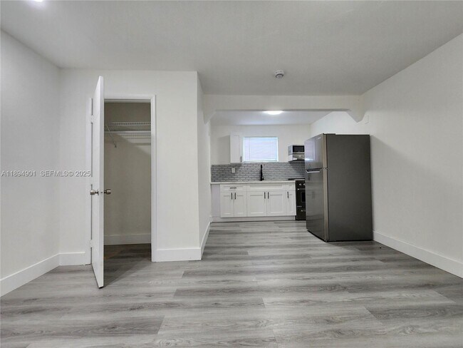 Building Photo - 5934 Buchanan St