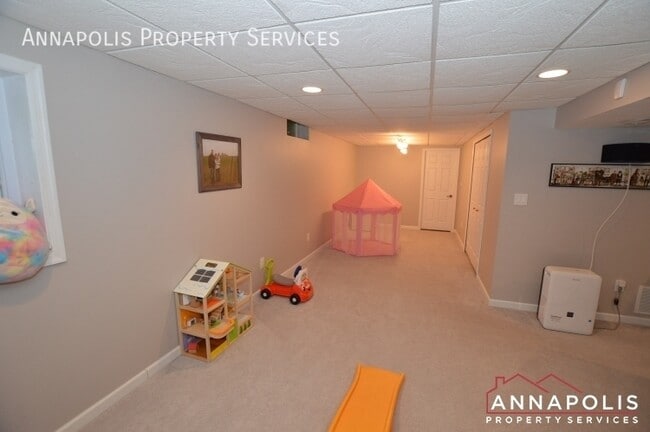 Building Photo - 555 Brightview Dr