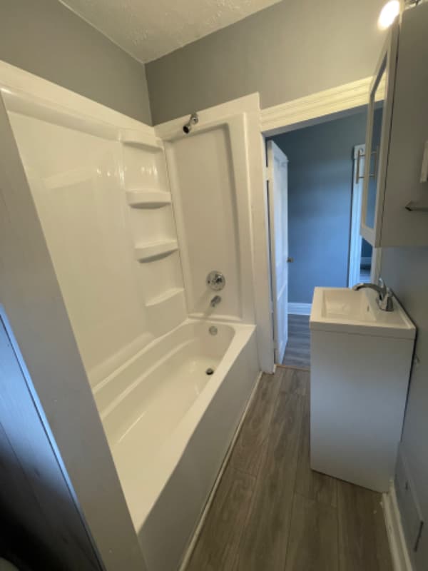 Building Photo - 305 Locust St