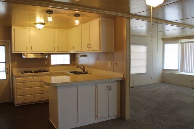 Building Photo - 55+ Spacious 2 bed 2 bath SIERRA DAWN HOME!