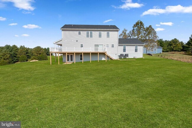 Building Photo - 100 Holiday Ct