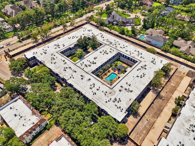 Building Photo - 357 N Post Oak Ln