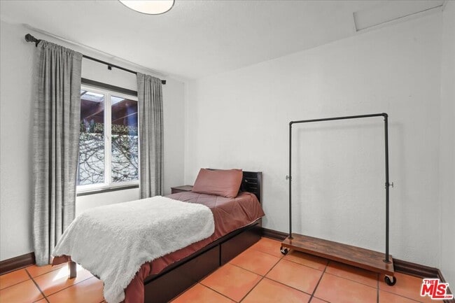 Building Photo - 6119 Del Valle Dr