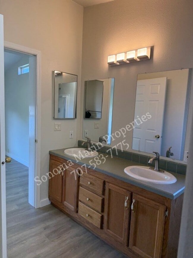 Building Photo - Great Single Level Home in the Country ~ West Petaluma ~ 2bd/2ba with Large Bonus Room