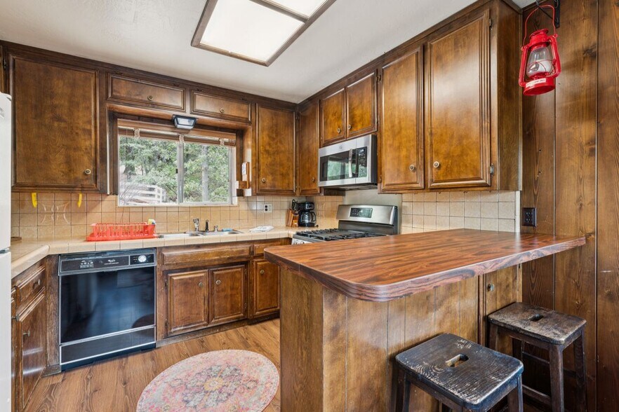 Building Photo - 1301 Calgary Dr