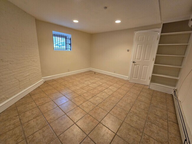 Building Photo - 313 N 34th St