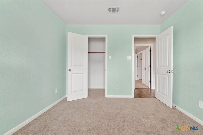 Building Photo - 102 W Libra Dr