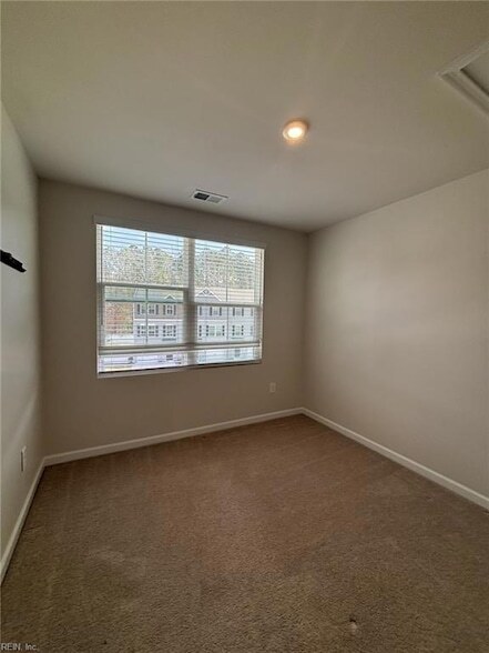 Building Photo - 2027 Petersen Way