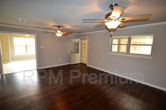 Building Photo - 3147 Little Farms Dr