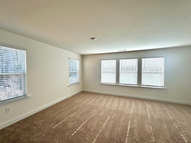 Building Photo - Spacious End Unit Townhome *New Constructi...