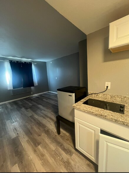 Building Photo - 111 S Summit St