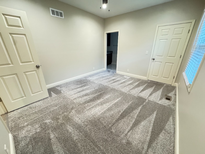 Building Photo - 2500 R St