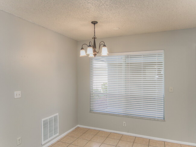 Building Photo - 3071 Bloomsbury Dr