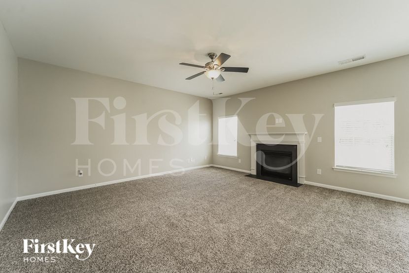 Building Photo - 5334 Hackberry Ln SW