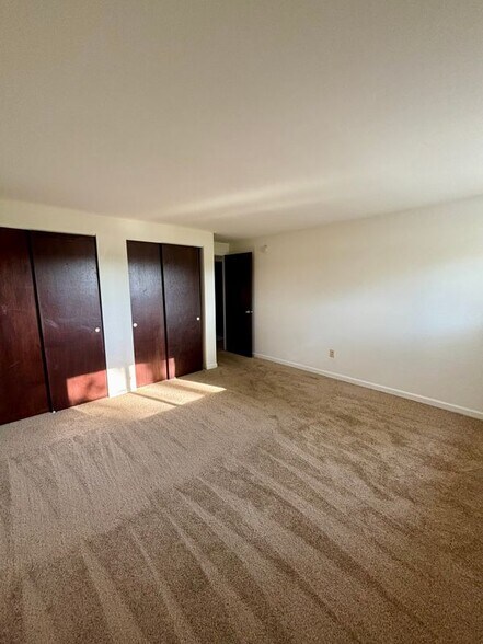 Building Photo - 21 Losson Garden Dr