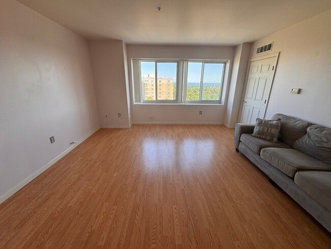 Building Photo - 1 Cityview Ln