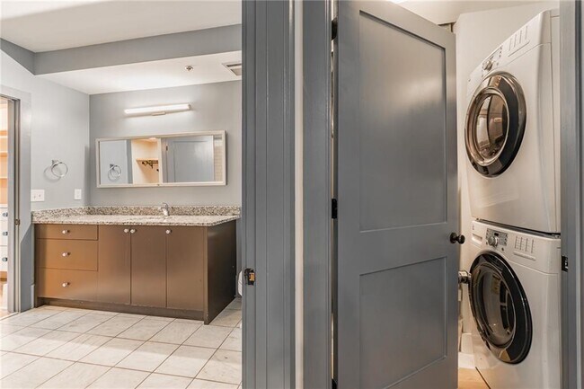 Building Photo - 1100 Howell Mill Rd NW