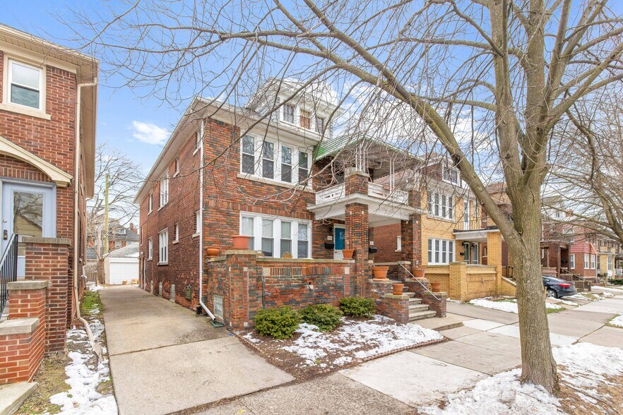 Building Photo - 966 Beaconsfield Ave