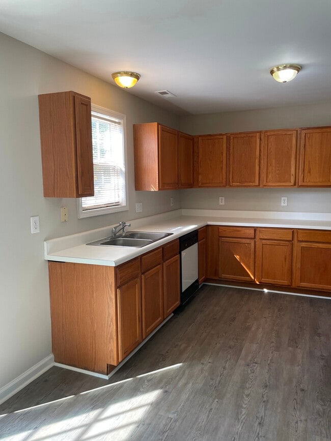 Building Photo - 153 Danesway Dr