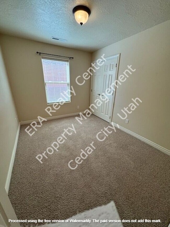 Building Photo - 1434 Southern View Dr