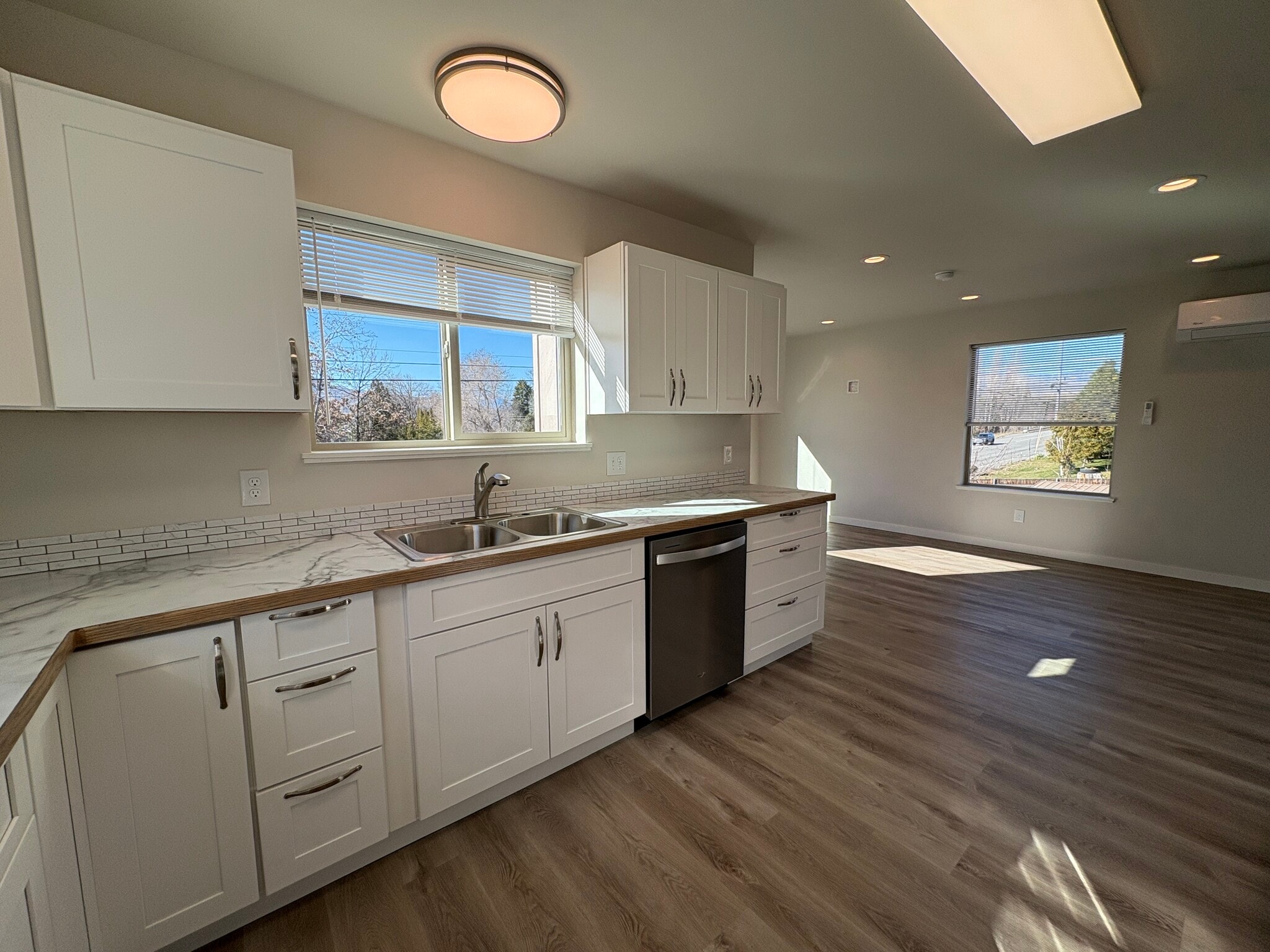 Building Photo - 2210 Arden Ct N