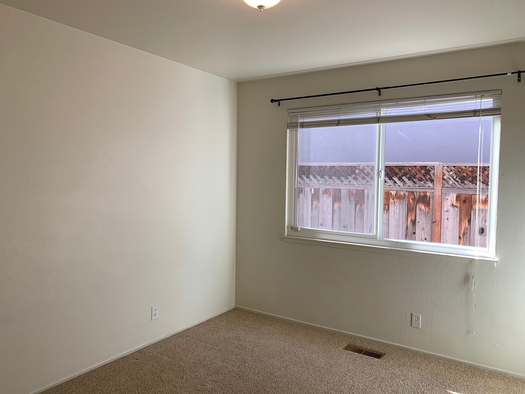 Building Photo - 1383 Bobolink Cir