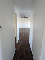 Building Photo - 107 W Mesquite St