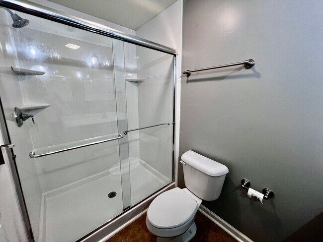 Building Photo - Tri-Level Condo – Pets Welcome, Washer & D...