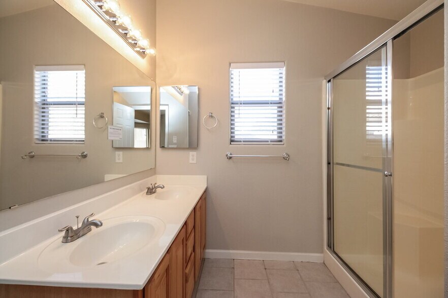 Building Photo - 3721 N 125th Dr