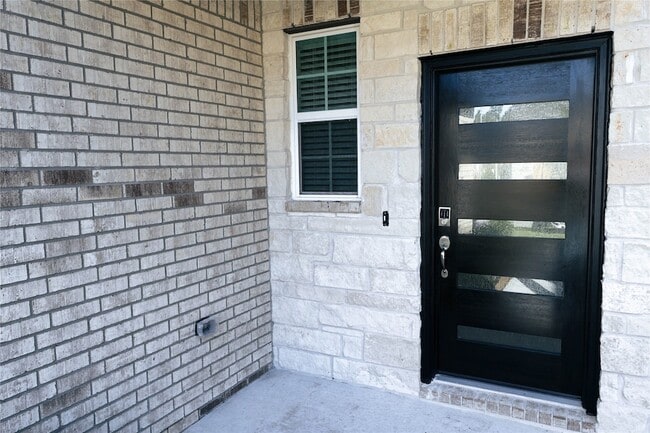 Building Photo - 247 Forest W St