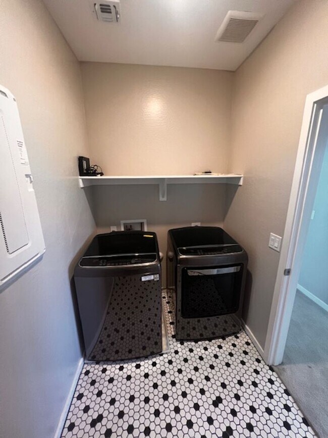 Building Photo - Move in Ready Home For Rent in Estrella!