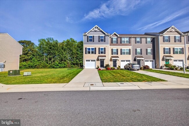 Building Photo - 6364 Pebblebrook Dr