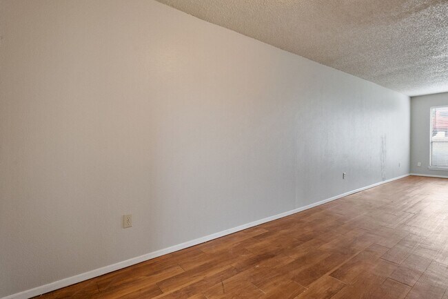 Building Photo - 614 Lillard Rd