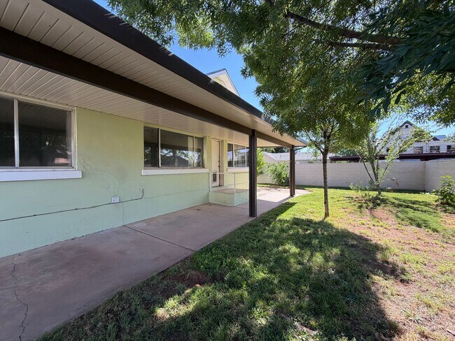 Building Photo - CHARMING HOME FOR RENT IN DOWNTOWN ST. GEORGE!