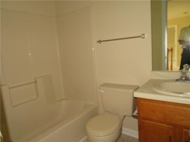 Building Photo - 204 Quail Ct