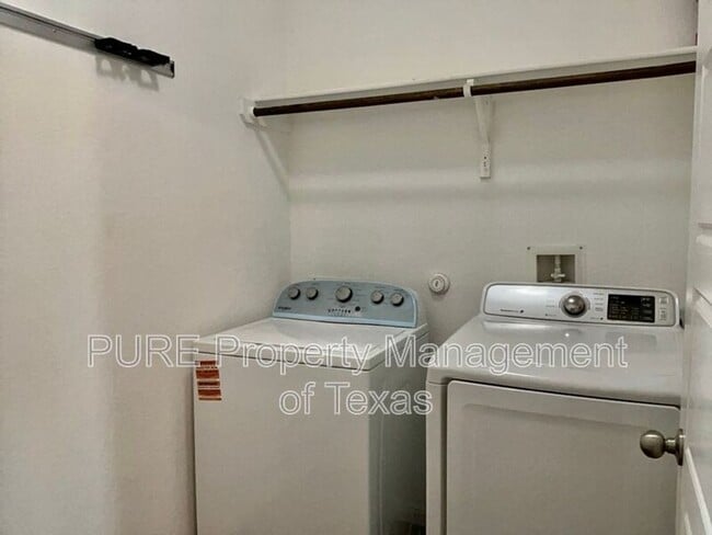 Building Photo - 128 Earl Keen St