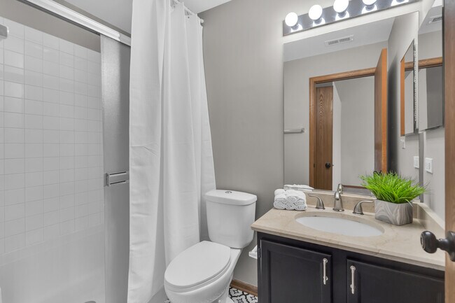 Building Photo - 239 Camel Bend Ct