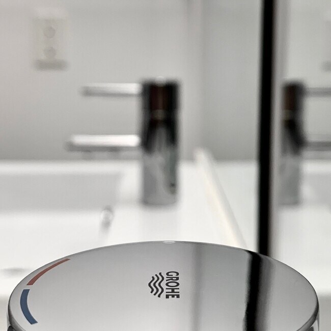 Grohe Faucets/Sinks - 3425 2nd Ave