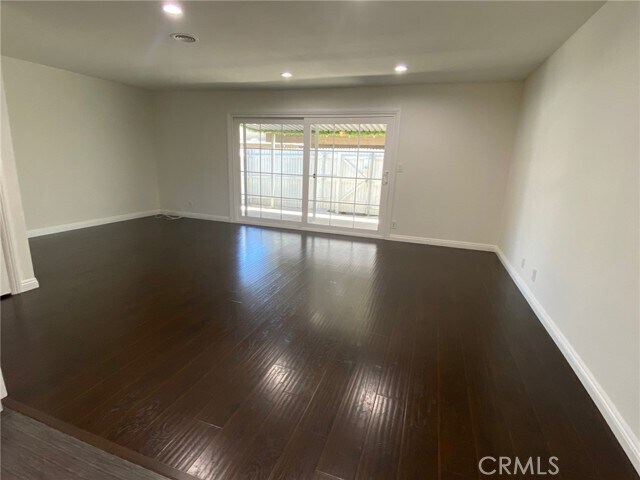 Building Photo - 437 N Rockvale Ave