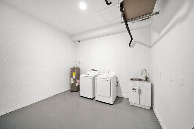 Building Photo - 4766 Nelson Dr