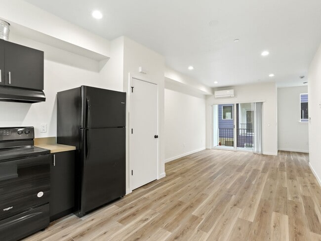 Building Photo - Vancouver Townhouses - Get 1 Month Free!