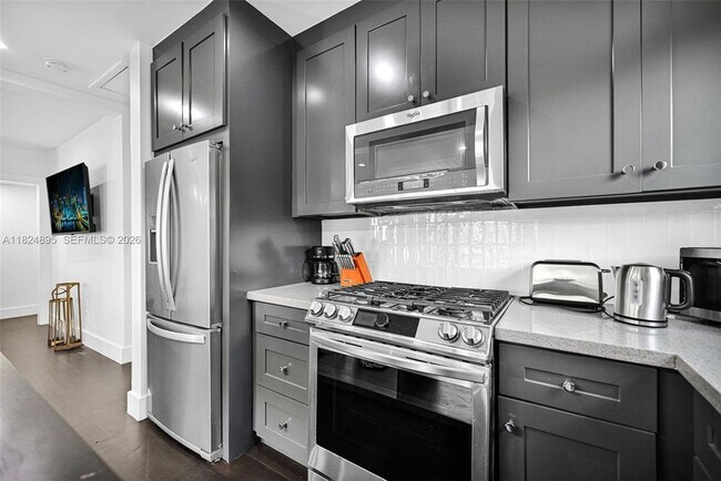 Building Photo - 150 NE 50th St