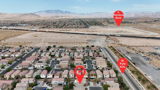 Building Photo - Cozy Furnished 3bed 3bath l Near Southern Highlands
